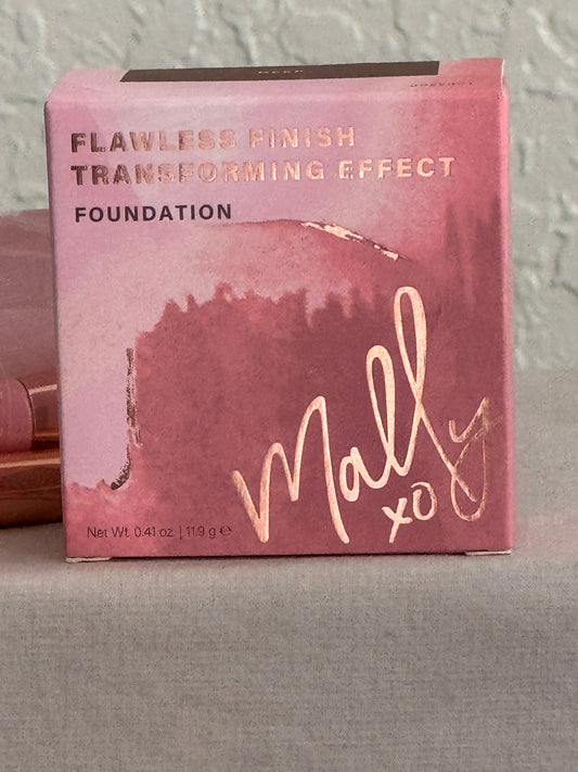 Fondotinta effetto trasformante Mally Flawless Finish e ombretto in stick